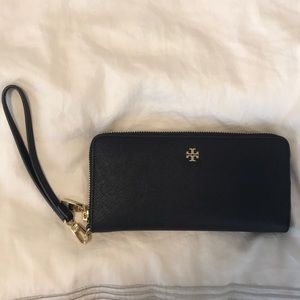 Tory Burch Robinson Continental Zip Wallet - Navy